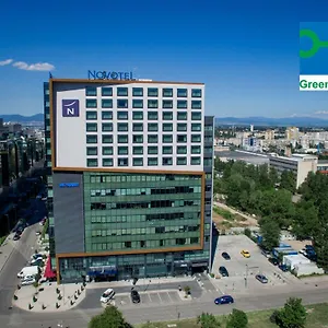 4* מלון Novotel